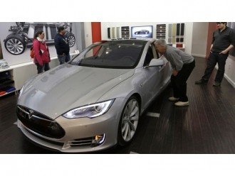 Електромобілі Tesla отримали титановий захист.