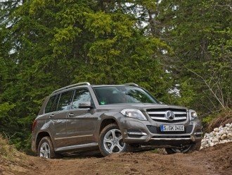 Mercedes-Benz GLK за спиною оновленого G-класу