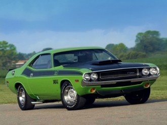 Монструозні масл-кари Dodge Challenger і Plymouth 'Cuda