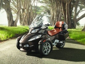 Can-Am Spyder - стильний родстер від BRP.