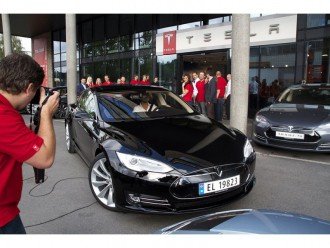 Кожна 10 продана машина в Норвегії Tesla Model S