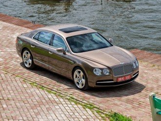 Випробовуємо новий седан Bentley Flying Spur