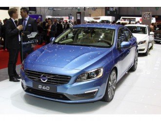 Оновлена ​​Volvo S60 2015