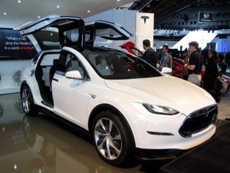 Tesla готова до виробництва Model X