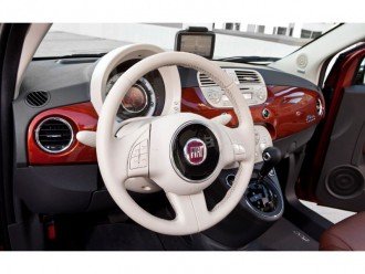 Fiat оновлює 500, новим дисплеєм і АКПП
