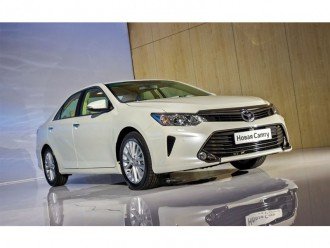 Оновлена Toyota Camry 2015