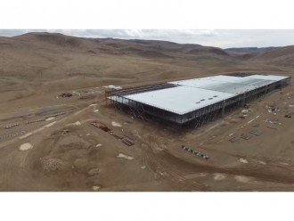 Завод Tesla Gigafactory зняли з висоти