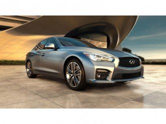 У Infiniti Q50 проблеми з рульовим керуванням