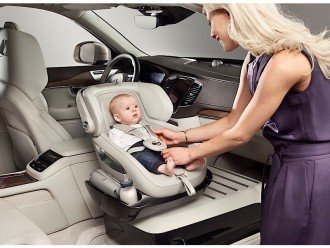 Новий Volvo XC90 став машиною для молодих мам