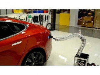 Зарядка- «змія» для електромобілів Tesla