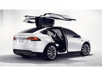 Новий 772-сильний кросовер Tesla Model X Signature 2016