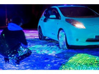 Світиться в темряві Nissan LEAF