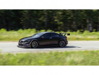 Гонщик нового VolvoS60 WTCC выглядит бесстрашным
