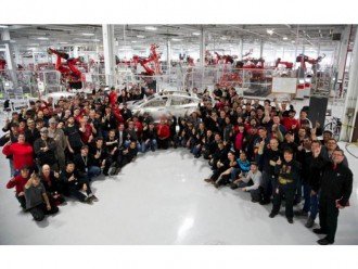 Тесла наймає нових керівників продажів