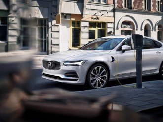 Новий седан Volvo S90 з'явиться наступної осені 2016