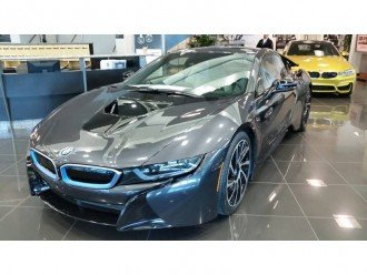 Що собою являє нова модель BMW i8?