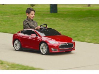 Tesla випустила дитячу версію електрокара Model S