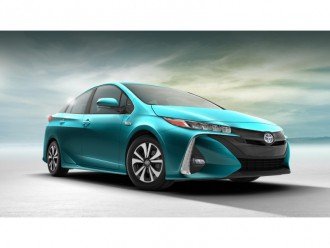 Підключаємий варіант гібрида Toyota Prius Prime 2017