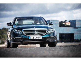 Тест-драйв Мерседес-Benz Е-класу W213 з автопілотом