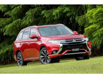 Оновлений Mitsubishi Outlander PHEV 2016