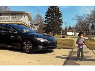 Автопілот Tesla врятував життя водієві