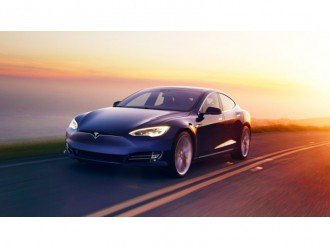 Тесла знову вводить перше покоління шкіряних сидінь