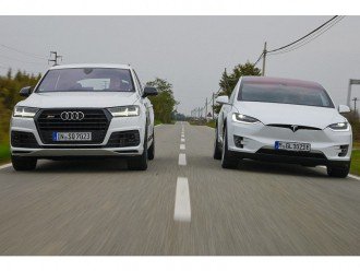 Порівняльний тест-драйв Tesla Model X і Audi SQ7