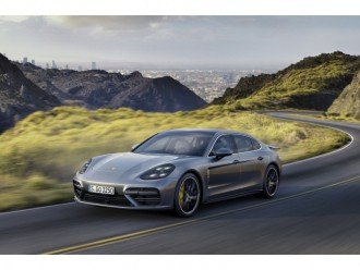 Новий хетчбек Porsche Panamera Executive 2017