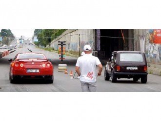 ​Nissan GT-R проти Lada Niva!