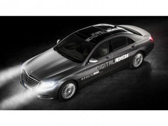Mercedes розробив інтелектуальні «цифрові» фари