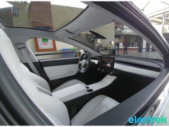 Електромобіль Tesla Model 3 2017 – офіційні фото інтер’єру