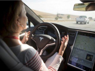 Автопілот TESLA спрогнозував аварію