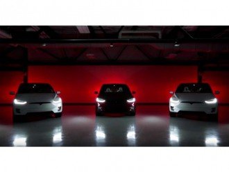 Вітаємо Вас з Новим Роком 2017! Tesla Model X