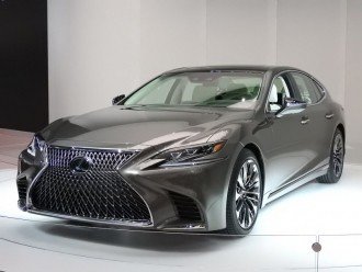 Новий Lexus LS, представлений в Детройті.