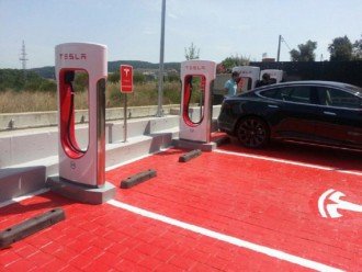 Tesla оголосила ціни за зарядку на Supercharger