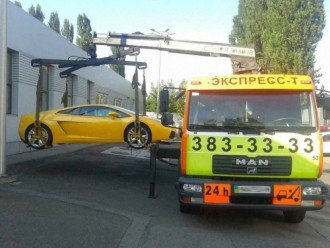 Замовити евакуатор - який і коли?