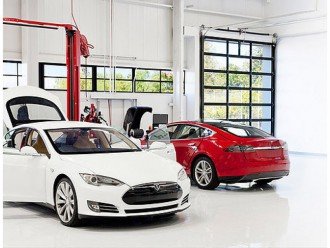 Тесла працює над ПЗ, яке допоможе власникам в ремонті