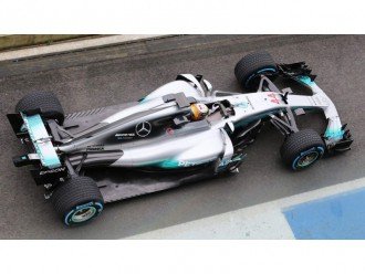 Mercedes W08 2017 року проїхав перші метри