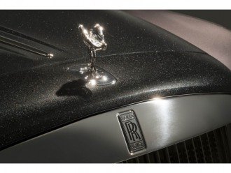 Rolls-Royce Ghost Elegance в фарбі з алмазів