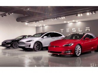 Tesla снизила цены на свои электрокары