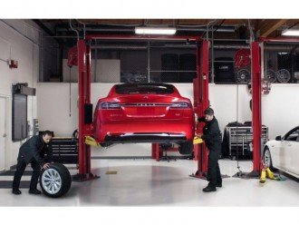 Tesla спрощує ремонт своїх електрокарів