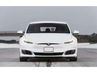 Tesla Model S продається в США краще, ніж Mercedes, BMW і Audi