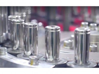 Гігафабрика Tesla почала випускати батареї 2170 для Model 3