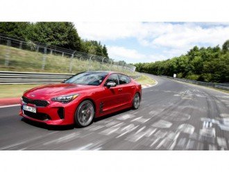 Kia Stinger.  Тести тривають