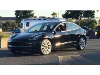 Першу Tesla Model 3 зняли на відео