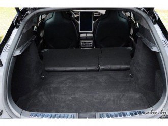 Tesla Model X з об'ємом багажника - 2500 літрів!