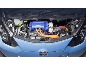 Toyota розробляє твердотільні літієві батареї