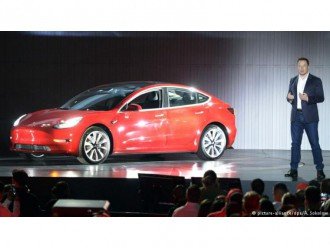 Всі факти про Tesla Model 3