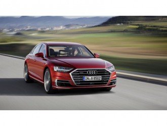 Audi A8 2018: тест на плавність з допомогою відра води