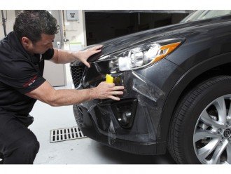 Обклеювання автомобіля захисною плівкою або наклейками